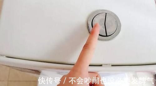 马桶|孩子前途被毁,竟因父母“多管闲事”,你还这样“照顾”孩子吗?