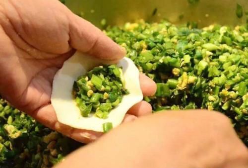 韭菜鸡蛋馅饺子|调韭菜鸡蛋馅，放调料有讲究，牢记“3放2不放”，韭菜鲜香味足