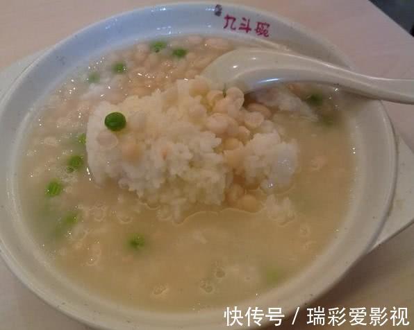 开学季|积食原因不只是吃多，儿科医生：2种早餐再喂，会“拖垮”脾胃