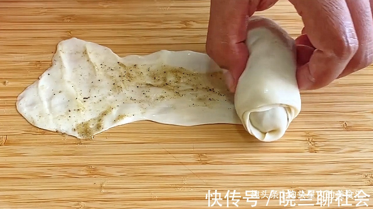 做法|葱油饼家常做法，记住关键3点，做的饼外酥里软，比早餐店的好吃