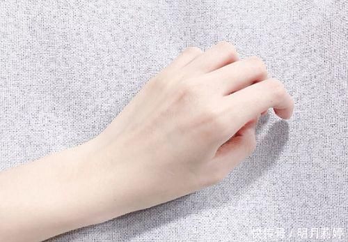 日本变态手霜，效果堪比“换皮”轻轻一抹，双手一夜重回婴儿肌