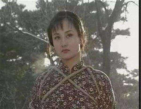 匪首|东北女匪首张素贞，一生“作恶满盈”，24岁被枪决时为何百姓来送行