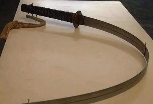 刀刃!世界极品冷兵器 印度撕皮肉成条, 中国秒杀它, 斩铜剁铁如同削泥