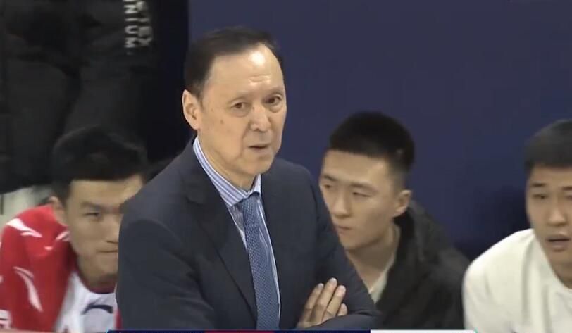 张德贵|连续逼迫对手5秒违例,CBA黑马死里逃生,三分输39分却上演大逆转