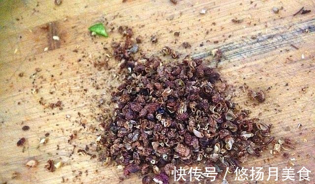 豆瓣酱|晚上来一碗水煮肉片,香辣可口,美味无比,好好过把瘾!