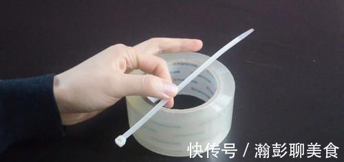 胶带上绑一根塑料扎带,作用太棒了,解决了很多人的困扰,太实用了
