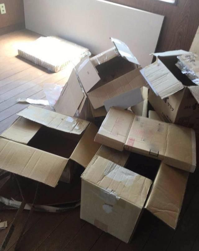 毛钱|旧纸箱子卖不了几毛钱,老妈攒下来做了张单人床,还挺结实的