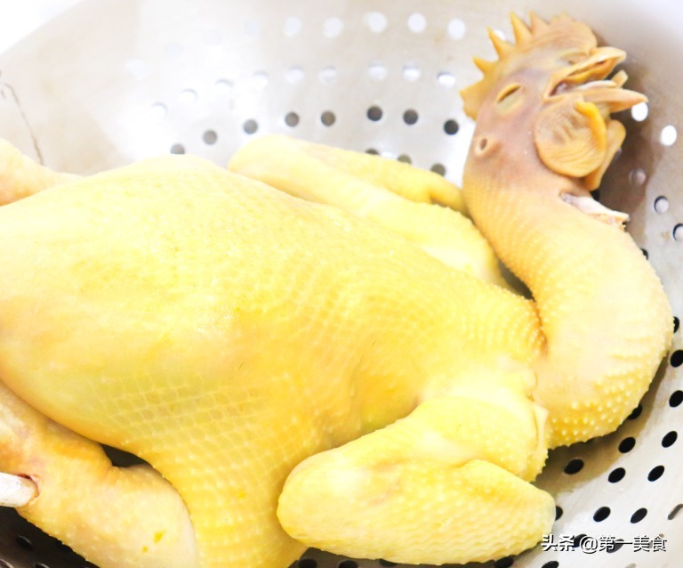 必学年菜!色香味俱全的红润烧鸡