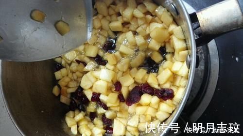 搅拌均匀|这款简单、易操作的苹果派,酸酸甜甜的,全家都喜欢吃