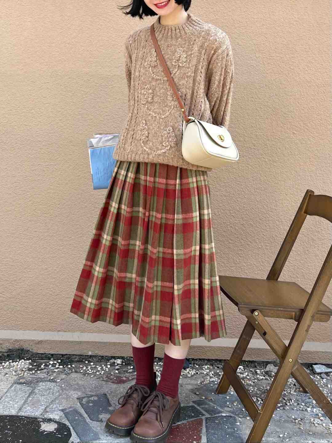 大长腿 毛衣+半身裙是真火!今年冬天这样穿,真的美到没朋友