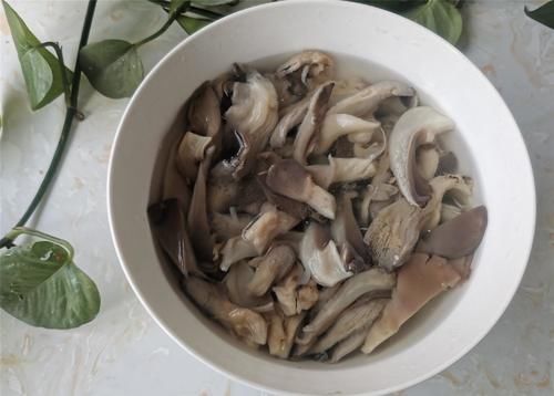  元旦家宴，下面下做法，吃着口感像肉，大人小孩都爱吃