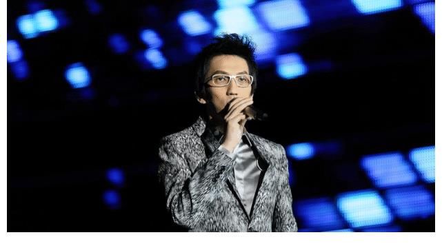 舞台|网曝55岁林志炫意外摔伤,从2米高升降台坠落,台下全是硬铁板