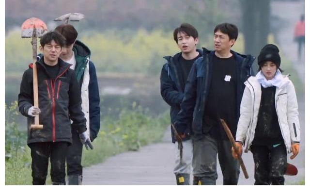 发际线|《向5》最没偶像包袱的嘉宾?随时发出憨笑声,头秃也不画发际线