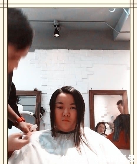 发型 “圆脸胖妹”为显瘦,挑战“公主切”发型,剪完后表情亮了!