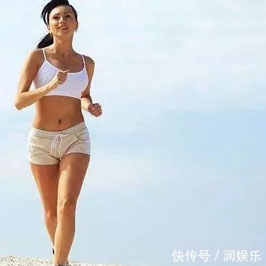 两手臂|走路时这么做,越走越健康,越走越轻松!