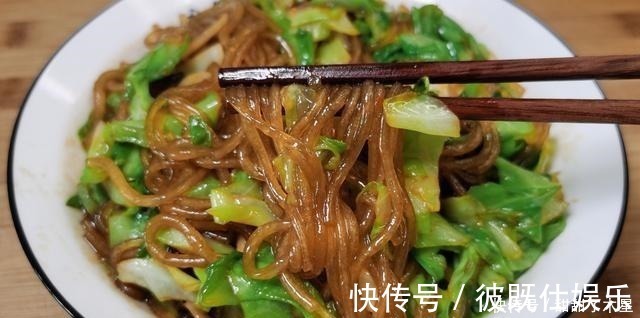 入味|才知道,包菜炒粉条要这样做,难怪以前老是粘锅,粉条不粘更入味