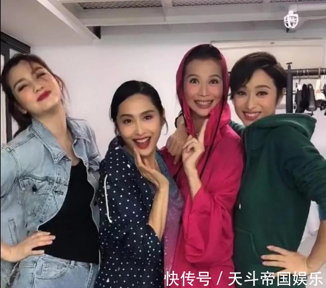 港普四姐妹再聚首,人生各不同,姐妹情卻依舊深厚,朱茵最幸福