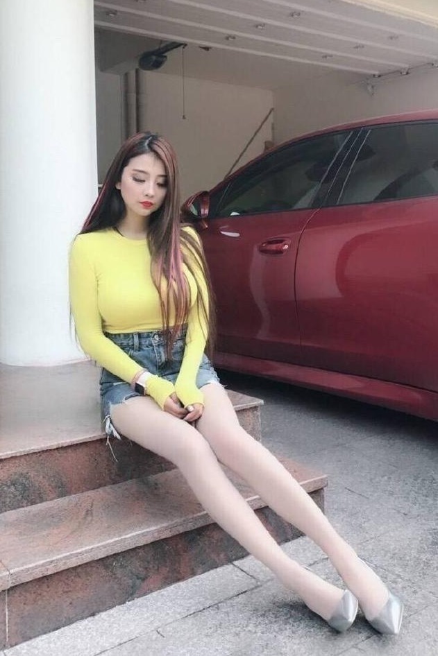 延伸|衣服是气质的延伸,“底子”好养眼,牛仔裙恰到好处!