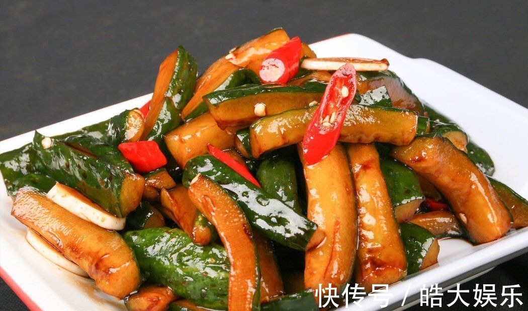 腌黄瓜,不要直接加盐腌,多做1步,黄瓜爽脆又入味,当天就能吃