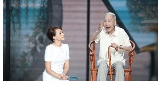 何炅問撒貝寧：為何董卿是一姐？而你是小撒，撒貝寧：少管我的事