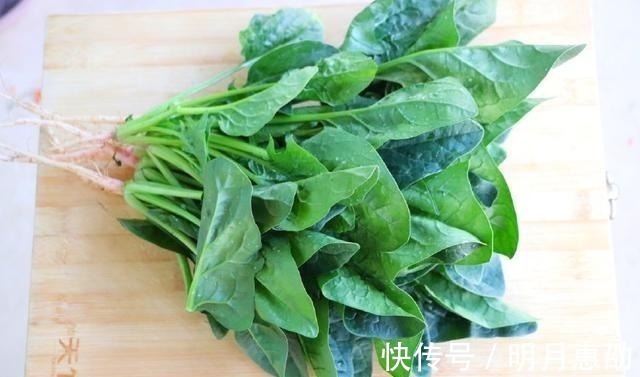 菠菜蛋饼|早餐吃它太方便了！十分钟出锅，孩子特喜欢，吃了个头蹭蹭长！