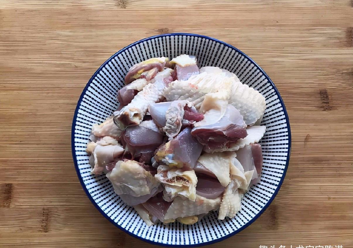 桂圆干|入秋宜温补,煮鸡汤加一点它,汤鲜味美补气血,女人多喝气色好