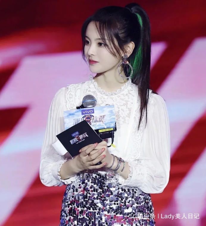 挂耳染|新晋挂耳染太美了,时髦精还喜欢这4款染发款,抓眼球还是女团风