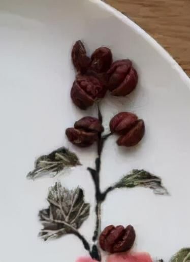 冬日暖暖的早餐:酱香饼、咸鸭蛋,搭配香菇瘦肉粥