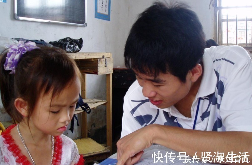 好好学习|研究生哥哥给弟弟开家长会,看到成绩单愣在原地:上当了