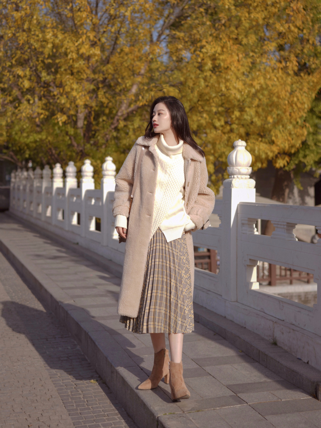 时髦|冬天的“毛衣”该怎么穿?建议搭配半身裙,让你温柔时髦有女人味