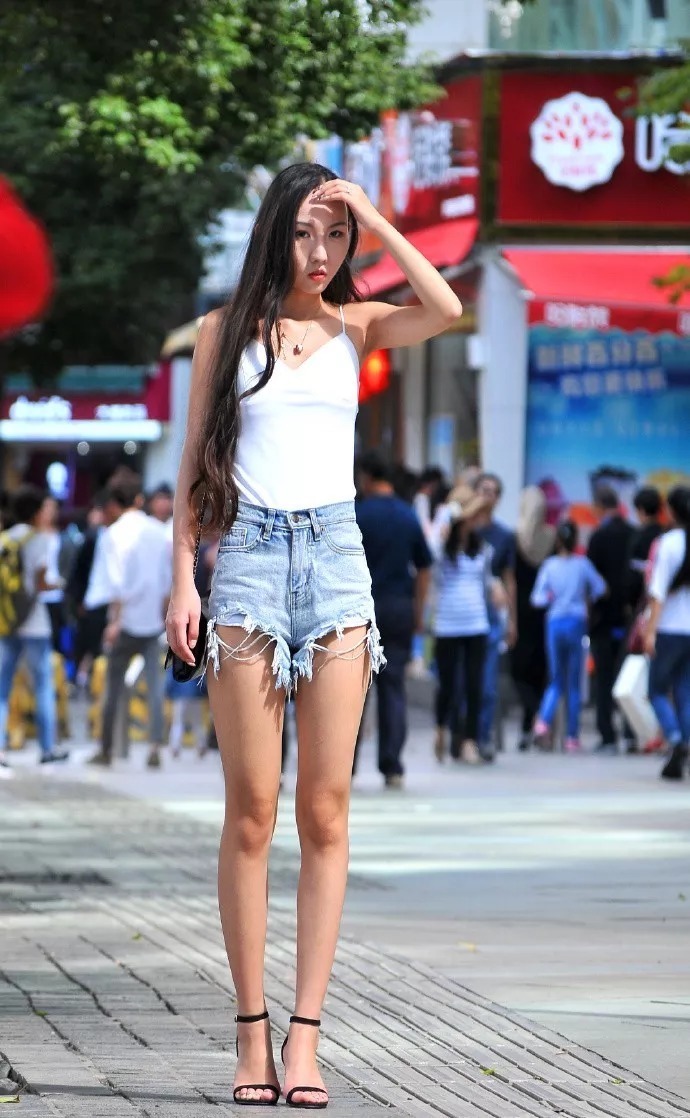 小姐姐|女生穿搭高跟鞋出街,气质美好又迷人!