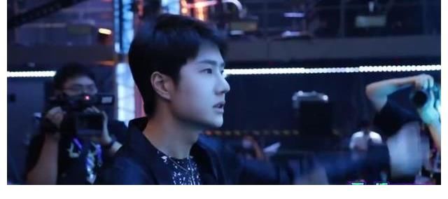 《街舞4》：王一博看排练，素颜状态成焦点，粉丝集体变“女友”