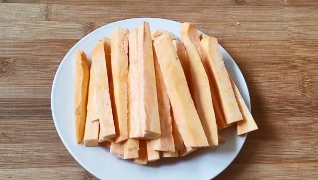 吃法|教你一个红薯的“新吃法”,简单2步搞定,外焦里嫩,孩子很爱吃