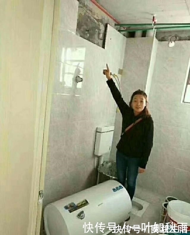 热水器|头一次见卫生间热水器不挂墙上,这样放太聪明了,好看又不占地