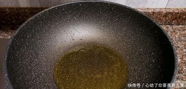 春末遇到此菜别手软,堪称植物“美白丸”,常吃晒黑的皮肤也白了