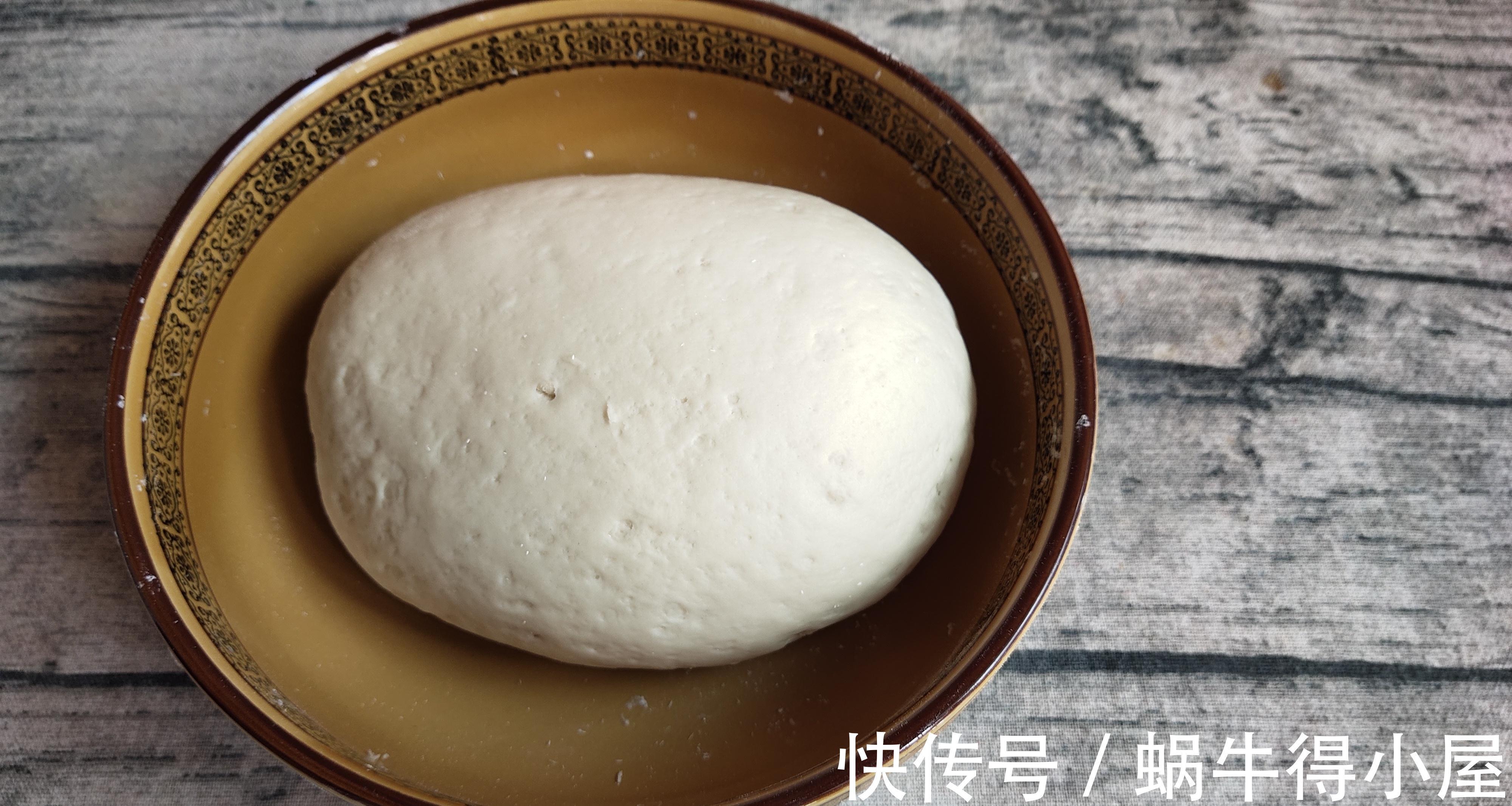 早餐别吃油条了,一根萝卜加3个鸡蛋做成馅饼,皮薄馅多,好吃