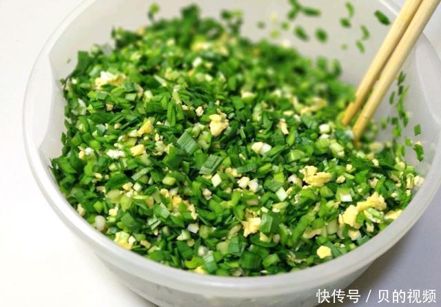 咬一口|此做法的韭菜盒子,薄皮大馅,咬一口满嘴香,越吃越上瘾