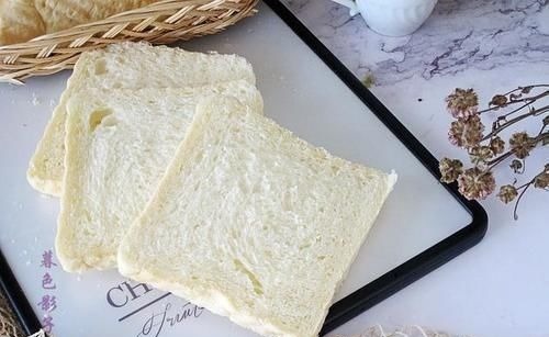 喜欢吃面包，隔几天就做一个，比蒸馒头都简单，喧软拉丝真好吃