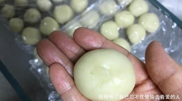 有面粉就能做,不发面,不醒面,层次分明,放3天还酥香掉渣