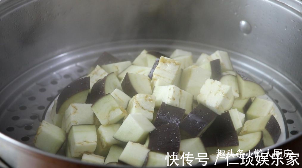 下饭|先蒸后炒，做出来的茄子不吸油，配上牛肉末一起炒，下饭好吃