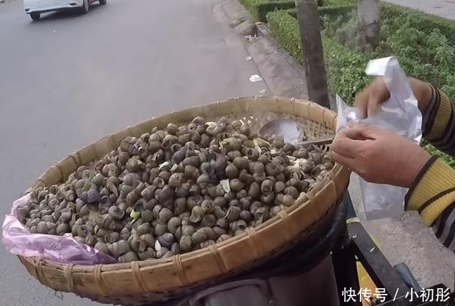 认出|70岁大娘在街边卖“小零嘴”,一斤20,我认出后直接全包下了