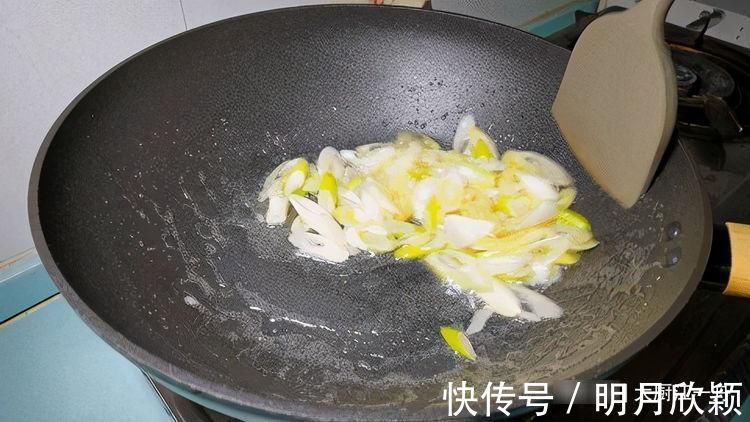 时机|炒土豆丝好不好吃，关键在于加醋的时机！这步做不对，难怪不好吃