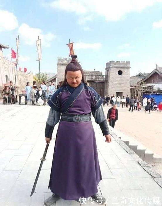 |PS搞笑恶搞:求大神换个比较美的背景