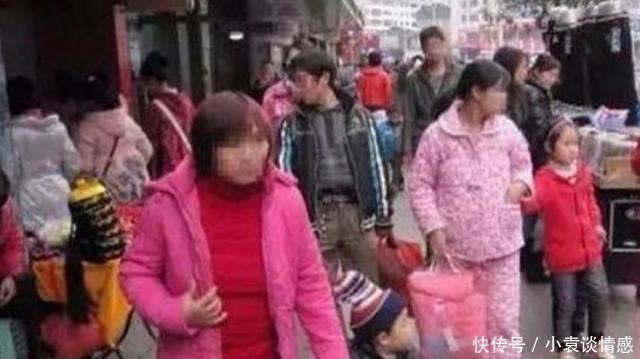 儿子质问妈妈：为啥别的妈都开车就你骑电动？宝妈回答堪称教科书