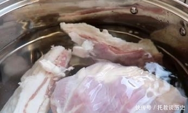 洗羊肉，直接用水洗等于白洗，多做这几步，腥膻味全无，鲜味十足