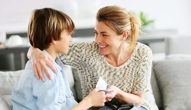 掌管|孩子的零花钱什么时候给?别晚于这个岁数,否则他们可能会“偷”