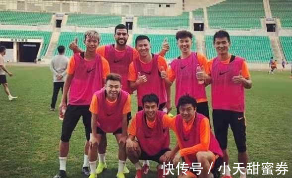 李霄鹏|李霄鹏的4大争议球员全离队!郝伟再次送走李霄鹏签下的长约球员