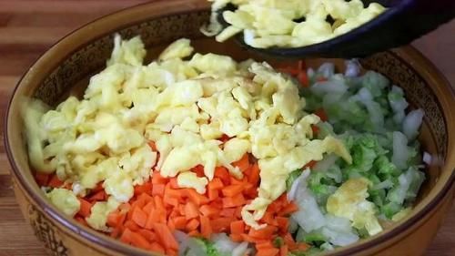 宁愿不吃红烧肉，也想吃白菜红薯饼，皮香馅鲜，吃一次就忘不了