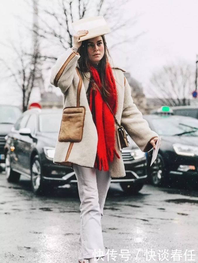 大衣+围巾=冬日最强搭配!温暖时髦、超显脸小,不穿你就真输了