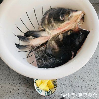 #福气年夜菜#汤鲜味美的鱼头豆腐汤